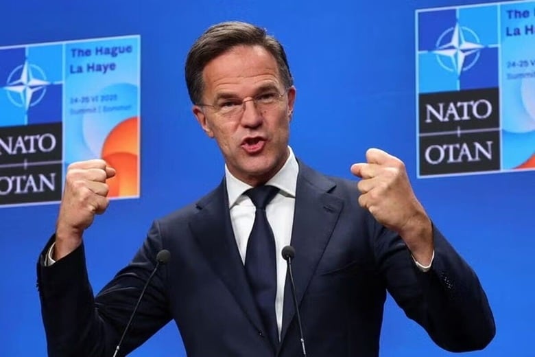 北大西洋条約機構（ＮＡＴＯ）のルッテ事務総長は１５日、ブラジル、中国、インドなどがロシアとの取引を続ければ、「二次制裁」措置により大きな打撃を受ける可能性があると警告した。写真はオランダ・ハーグで６月撮影（２０２５年　ロイター/Yves Herman）