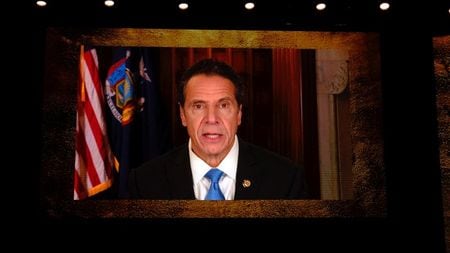 ニューヨーク州のクオモ知事は２６日、同州の新型コロナウイルス対策の一環である礼拝に参加する人数の制限を差し止めた連邦最高裁の判断について、当該の地域は既に高リスク地域の指定を解除されているため、実際には「無意味だ」と一蹴した。提供写真、２３日撮影（２０２０年　ロイター）