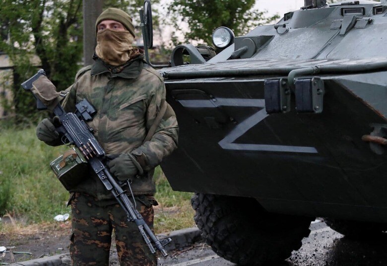 マリウポリの親ロシア派兵士（2022年5月）　Alexander Ermochenko-REUTERS