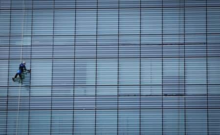３月５日、 米投資会社ブラックロックの幹部は、アジア太平洋諸国ではインドとインドネシアに多くの投資機会があるとの認識を示した。写真は２０１３年９月、ムンバイの金融街で撮影（２０２４年　ロイター/Danish Siddiqui）