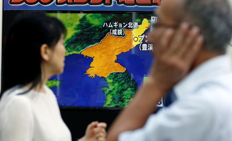９月３日、日本政府は、北朝鮮で観測された地震について、同国による６回目の核実験と断定した。地震の規模は過去最大。写真は都内で撮影（２０１７年　ロイター/Toru Hanai）