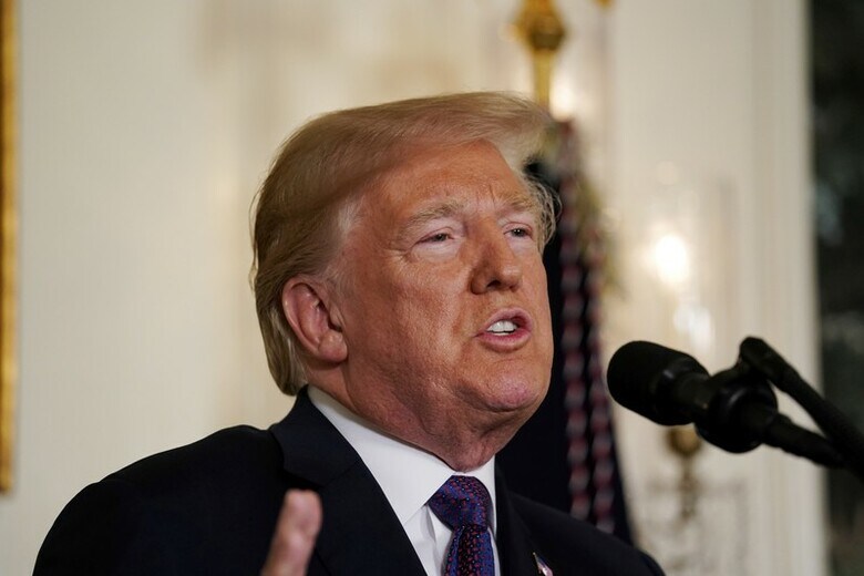 ４月１３日、トランプ米大統領（写真）は、シリアのアサド政権の化学兵器関連施設を標的とした精密攻撃を指示し、米英仏軍は共同で１４日未明にシリアを攻撃（２０１８年　ロイター/Yuri Gripas）