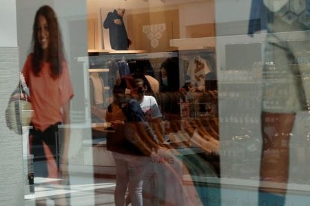 米商務省が３０日発表した４月の個人消費支出（ＰＣＥ）価格指数は、前年比２.１％上昇し前月の２.３％から鈍化した。ニューヨーク州ガーデンシティで２０２１年撮影（２０２５年　ロイター/Shannon Stapleton/File Photo）