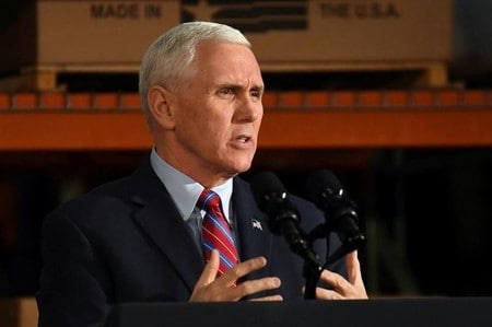 　４月３日、米ホワイトハウス幹部と下院共和党穏健派および保守派の議員が、米医療保険制度改革（オバマケア）改廃法案の復活に向けて協議した。写真はペンス米副大統領。ケンタッキー州ルイビルで３月撮影（２０１７年　ロイター／Bryan Woolston）