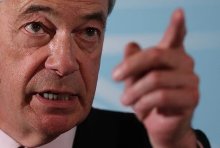 英国の右派ポピュリスト政党「リフォームＵＫ」は不法移民、欧州連合（ＥＵ）や主要政党を激しく非難することで、支持を急拡大させた。写真は、ブレグジット（ＥＵ離脱）の立役者だったナイジェル・ファラージ党首。１０月２７日、ロンドンで撮影（２０２５年　ロイター/Toby Melville）