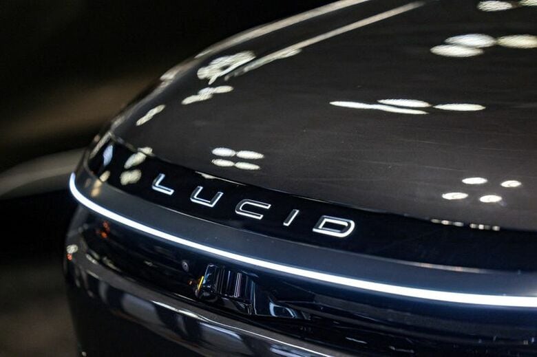 写真はルーシッドの車体ロゴ。4月1日、米ニューヨークで撮影。REUTERS/Jeenah Moon