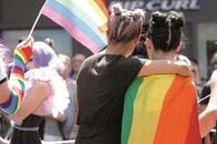 女性カップルの体外受精が可能になり喜びの声「長い間待ち望んだ」、仏