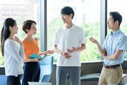 周囲に好かれる「感じのいい人」になるには、「いい人」をやめるべき…自分を変えるための本を一挙紹介