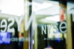 米大手行、金利急騰で債券部門苦戦　株式取引は好調