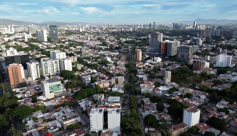 写真はメキシコ・グアダラハラの様子。5月26日、ドローンで撮影。 REUTERS/Ivan Arias