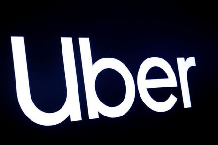 　５月２１日、米配車サービス大手のウーバー・テクノロジーズは、新型コロナウイルス危機対応を巡り、配車サービスのドライバーと料理宅配の配達員にこれまで支給した支援金の詳細を初めて明らかにした。写真はニューヨーク証券取引所で２０１９年５月撮影（２０２０年　ロイター／Brendan McDermid）