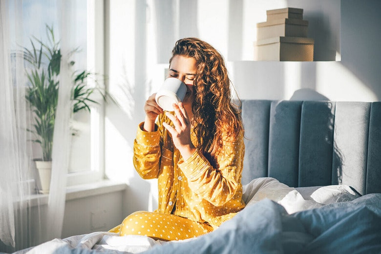 毎朝のコーヒーが心疾患のリスクを減らすかも　MARIA KORNEEVA/ISTOCK