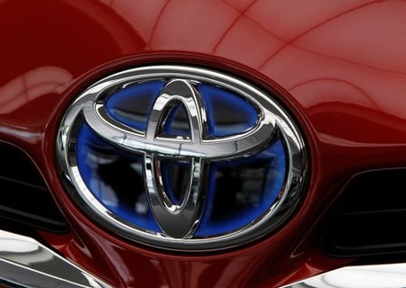 　トヨタ自動車は１月７日、能登半島地震で仕入れ先などが多数被害を受けたものの、８日の週は予定通り国内完成車工場を稼働すると発表した。２０１２年５月、都内で撮影（２０２４年　ロイター/Toru Hanai ）