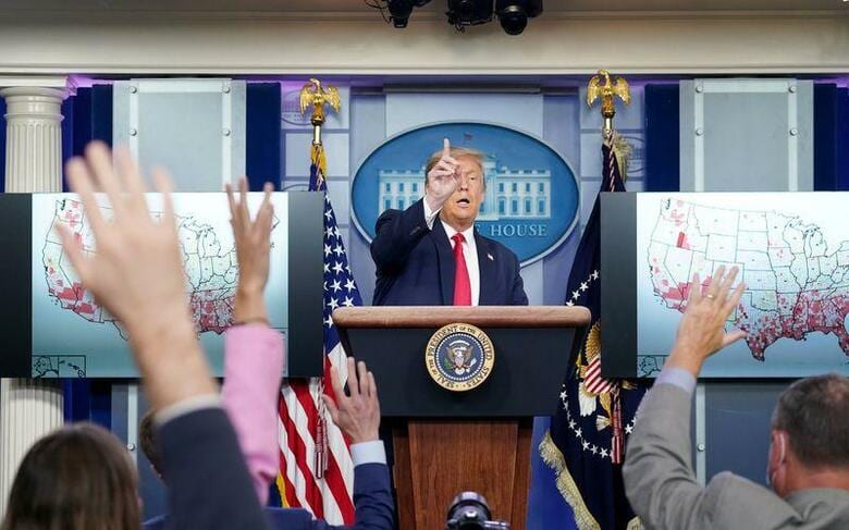 トランプ米大統領は23日、共和党の大統領候補指名受諾に向けて8月にフロリダ州で予定していた党全国大会について、同州で新型コロナウイルスの感染者が急増していることを踏まえて中止すると発表した。ワシントンのホワイトハウスで撮影(2020年　ロイター/Kevin Lamarque)