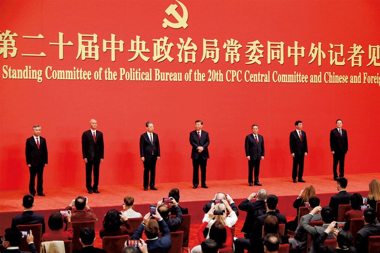 7人の最高指導部を含む政治局員の顔触れが決定して、習近平総書記は異例の3期目入りを果たした　TINGSHU WANGｰREUTERS