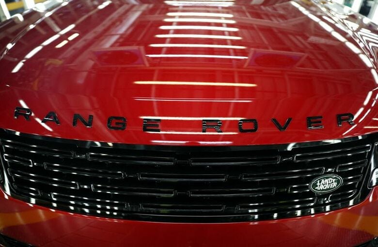 写真は「レンジローバー・スポーツ」。2022年12月、英ソリフルにあるジャガー・ランドローバー（ＪＬＲ）の工場で撮影。REUTERS/Phil Noble