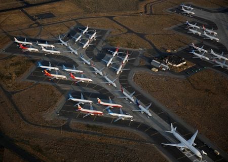 　９月１３日、米ボーイングの８月のジェット旅客機納入は３５機に増加した。写真は７３７ＭＡＸと７８７。ワシントン州で２０１９年９月撮影（２０２２年　ロイター／Lindsey Wasson ）