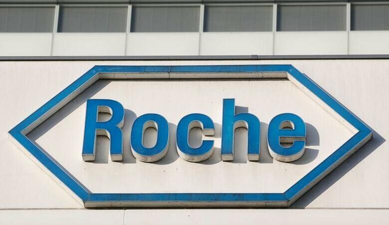 英政府は21日、スイス製薬大手ロシュおよび米医薬品大手アボット・ラボラトリーズから新型コロナウイルス感染の抗体を調べる血液検査キット1000万個を調達することで合意したと発表した。スイス・バーゼルで1月撮影(2020年　ロイター/Arnd Wiegmann)