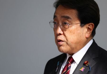 赤沢亮正経済再生相は２６日夜のＮＨＫの番組で、米国の関税率を１５％まで引き下げたことで１０兆円程度の損失を回避できたと説明した。写真は４月１８日、東京で撮影（２０２５年　ロイター/Issei Kato）
