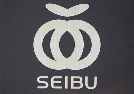 　３月１４日、 西武ホールディングスの連結子会社、西武鉄道は１４日、鉄道旅客運賃の変更認可申請を行ったと発表した。写真は同社のロゴ。都内で２０１３年６月撮影（２０２５年　ロイター/Issei Kato）