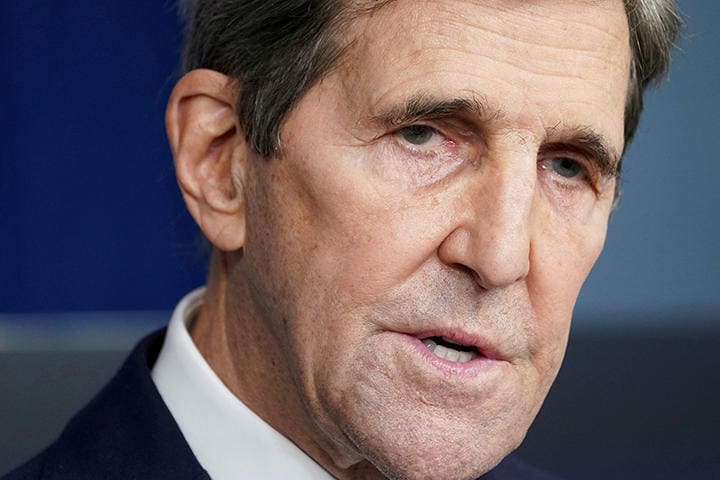 バイデン政権の気候変動問題担当として訪中したケリー特使　Kevin Lamarque-REUTERS