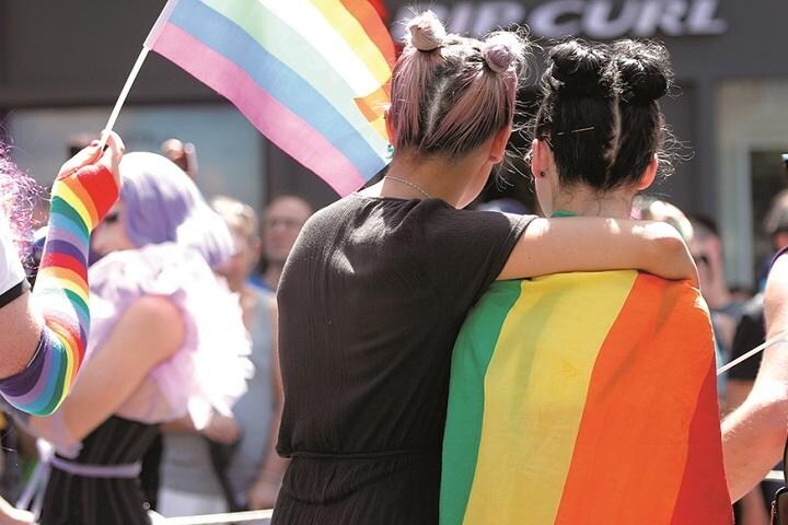 レズビアン同士で子供を持てる道がようやく開けた　CHARLES PLATIAUｰREUTERS