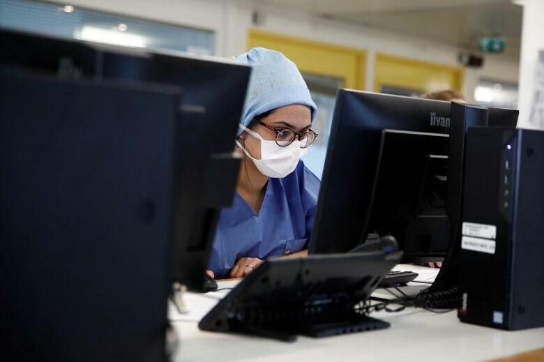 フランス保健省は7日、同国で確認された新型コロナウイルス感染による死者が1万人を突破したと発表した。死者が1万人を超えるのはイタリア、スペイン、米国に続き世界で4カ国目。パリの病院で6日撮影（2019年　ロイター/BENOIT TESSIER）