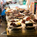 コロナであっても腹は空く　香港庶民の胃袋を満たすガイシー（市場）