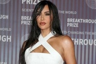 【写真】谷間を「全開」にした米セレブのドレスが物議...他人の結婚式で「その衣装はダメだと誰でも分かる」