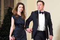 女優、歌手、部下...プライベートもド派手、イーロン・マスクの「女性遍歴」