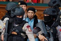 刑務所内から犯行指示のテロ指導者に死刑判決　報復テロの危機高まるインドネシア