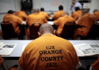 過密状態の米刑務所は新型コロナウイルスの餌食