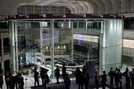 日経平均は反発で寄り付く、米株高の流れで　足元は5万6500円台