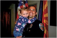 警官として助けた女の子を家族として愛するまで