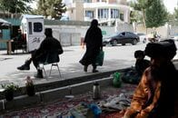 アフガン女性の半数「外出は月2回以下」、タリバンの締め付けで＝国連