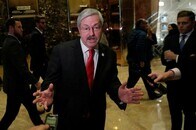 トランプ、駐中国大使に習近平の「旧友」を起用　対中強硬後退か