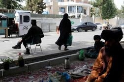 アフガン女性の半数「外出は月2回以下」、タリバンの締め付けで＝国連