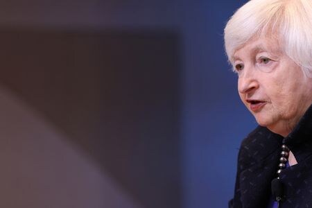 イエレン米財務長官は１０日、トランプ次期米大統領の輸入関税案はインフレ抑制の進展を妨げるほか、家計や企業のコスト負担を増やす恐れがあるとの懸念を示した。１０月撮影（２０２４年　ロイター/Andrew Kelly）