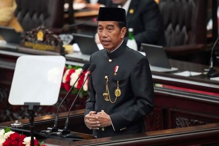 １０月２０日に退任するインドネシアのジョコ大統領の支持率が今年最低水準に落ち込んだことが、４日公表された世論調査で分かった。写真はジョコ大統領。８月１６日に撮影（２０２４年　ロイター／Tatan Syuflana）