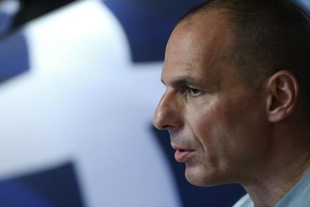 　７月２７日、ギリシャのバルファキス前財務相はユーロ圏から離脱に備え、国民の納税番号を入手し、緊急の支払いシステム構築を極秘に計画していたと認めた。写真は７月５日撮影。（２０１５年　ロイター／Alkis Konstantinidis）