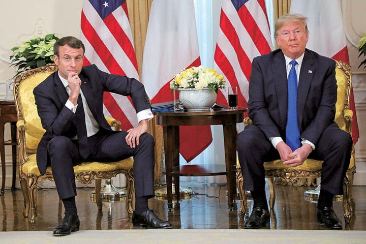マクロン（左）はトランプの警告を真剣に受け止めた（3日、ロンドン）　LUDOVIC MARIN-POOL-REUTERS
