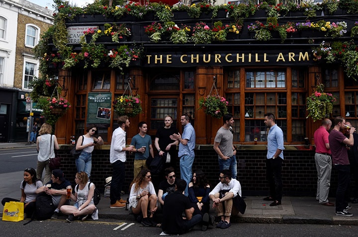 イギリス社会は公共意識が高いはずだが……　Hannah Mckay-REUTERS