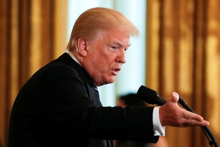 　５月１８日、トランプ米大統領は、連邦捜査局（ＦＢＩ）が２０１６年の選挙陣営に情報提供者を送り込んだり、募集したりした可能性をほのめかした（２０１８年　ロイター/JONATHAN ERNST）