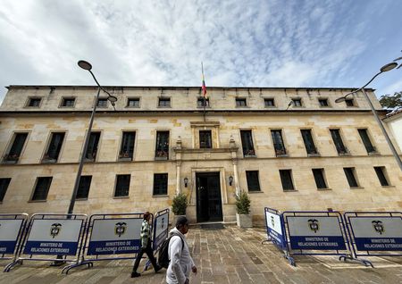 　１０月２１日、コロンビア外務省はペトロ大統領、マクナマラ米臨時代理大使、米国から帰国したガルシア・ペーニャ駐米大使の会談が２０日夜に行われ、両国関係の膠着状態を打開する第一歩になったと表明した。写真はボゴタにあるコロンビア外務省で１７日撮影（２０２５年　ロイター/Luisa Gonzalez）