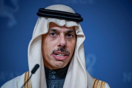 　１月２２日、サウジアラビアのファイサル外相（写真）は、パレスチナ問題の解決なくしてイスラエルとの関係正常化はあり得ないとの見解を示した。写真はノルウェーのオスロで撮影、提供写真（２０２４　ロイター／NTB）