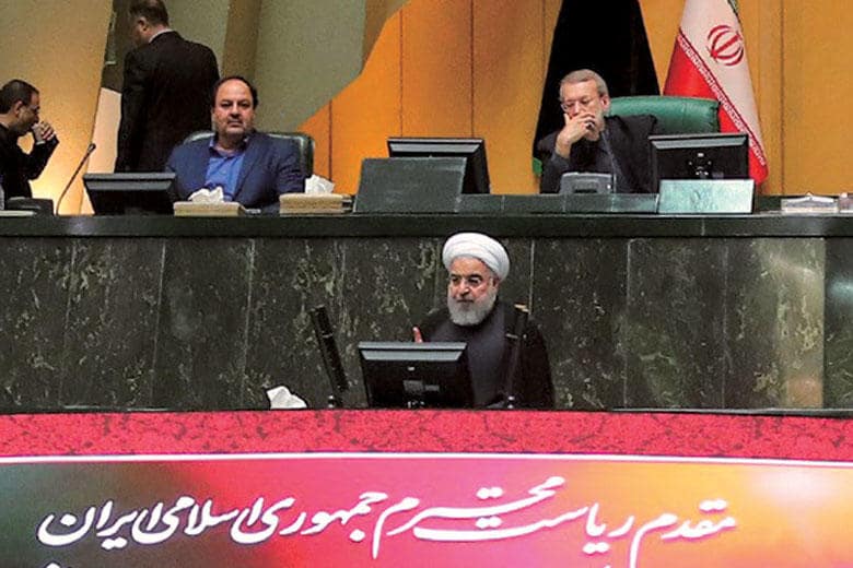 ロウハニ大統領（中央）は国家安全保障担当顧問だった当時、核開発計画の中心人物だったことが明らかに　IRANIAN PRESIDENCY-ANADOLU AGENCY/GETTY IMAGES