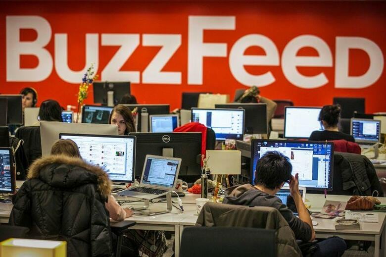 米オンラインメディアのバズフィードは、ベライゾン・コミュニケーションズ傘下の同業ハフポストを買収したと発表した。具体的な条件は明らかにされていない。ニューヨークで2014年1月撮影（2020年　ロイター/Brendan McDermid）