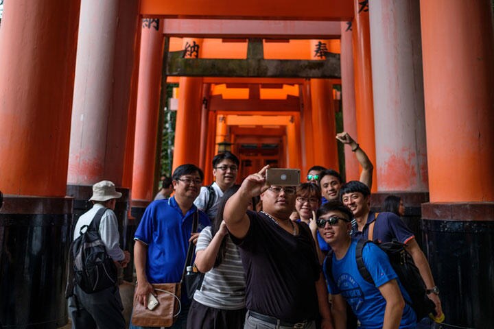 日本経済が頼りにする訪日観光客も、大宗はアジアからの旅行者だ　Pierre Aden-iStock