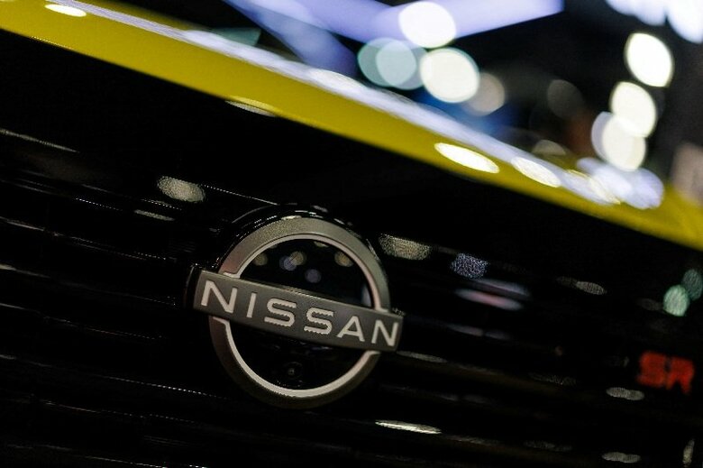 日産のロゴ。2025年11月、ロサンゼルスオートショーの会場で撮影。REUTERS/Mike Blake