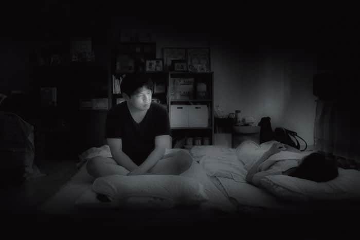 「オープン・フォーマット（アジア）」部門　『心の糸』 松村和彦　本誌2022年2月1日号でも紹介した京都新聞写真記者・松村和彦が、認知症の症状や患者の心情、家族や介護者との関係性を丁寧に写し取った作品。認知症を理解して当事者に思いを寄せる周囲の環境が「薬」になるという視点や、審美的スタイルが高い評価を得た